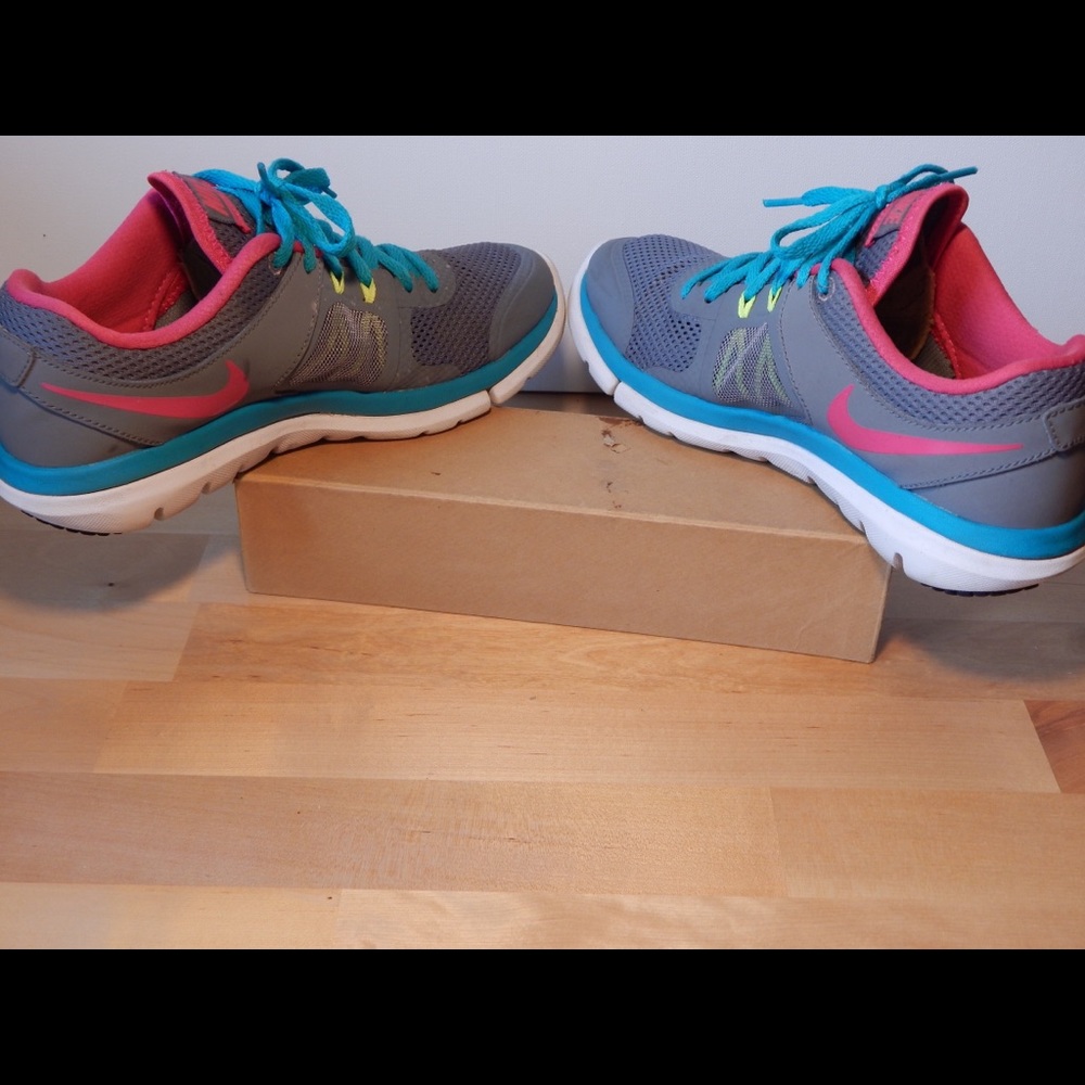 Nike Trainers - Picture 3 of 7